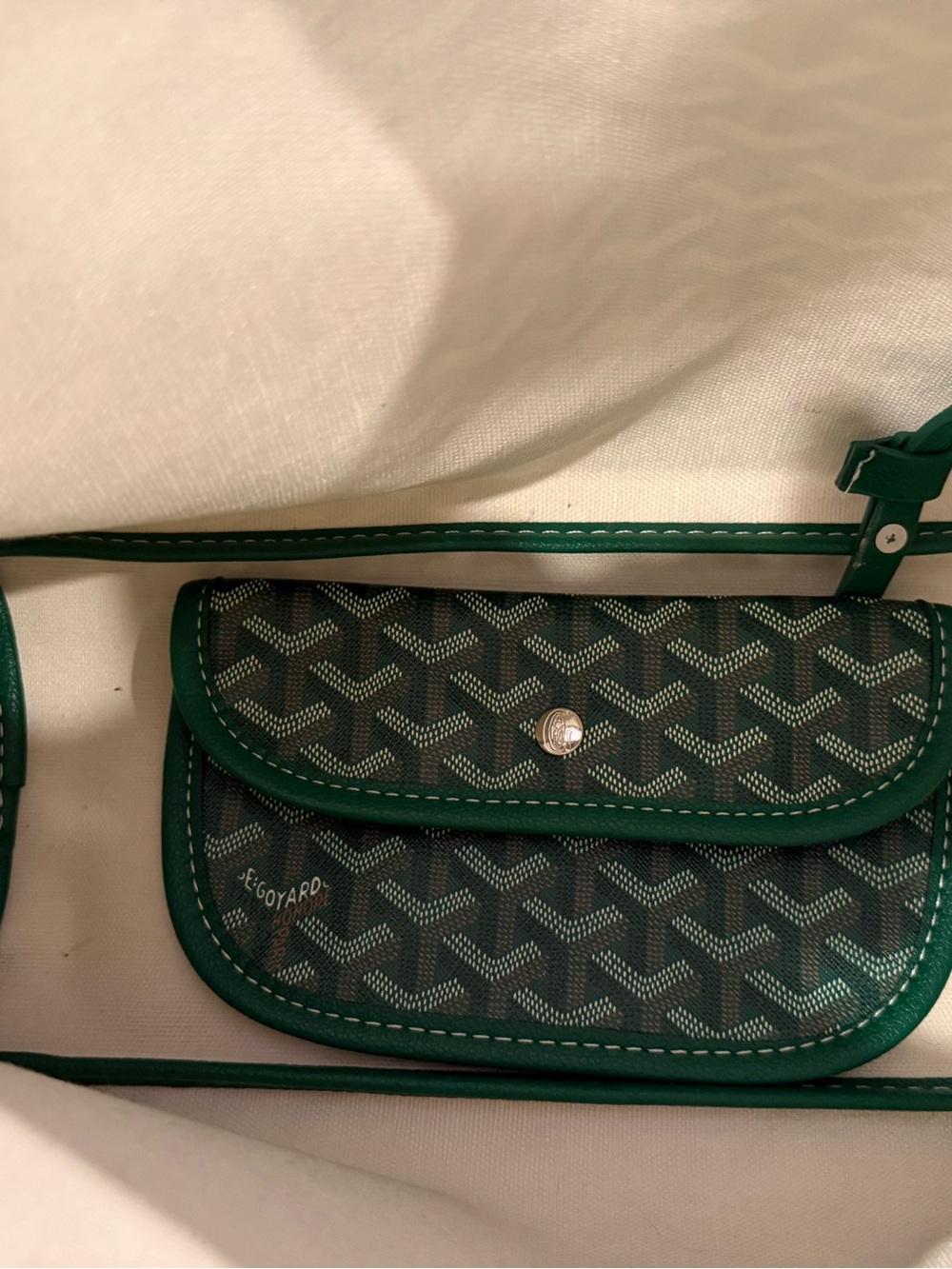 Green Shoulder Tote Bag - Elegant Patterned Women’s Handbag - Picture 2 of 3